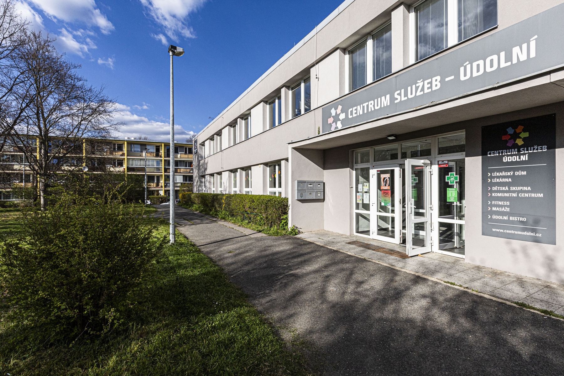 Centrum služeb Údolní з вулиці